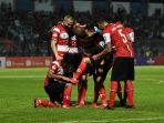 laga-liga-1-persela-lamongan-vs-madura-united_20190517_230352.jpg