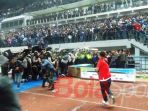 laga-persib-vs-persija-di-stadion-gelora-bandung-lautan-api_20180628_190240.jpg