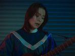 lagu-bug-like-an-angel-dinyanyikan-oleh-mitski-berikut-lirik-dan-terjemahannya.jpg