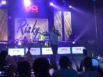 lagu-kesempurnaan-hipnotis-fans-rizky-febian-di-bali_20160521_161532.jpg
