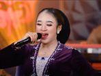 lagu-lestari-yang-dipopulerkan-oleh-niken-salindry.jpg