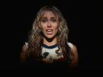 lagu-used-to-be-young-dinyanyikan-oleh-miley-cyrus-berikut-lirik-dan-terjemahannya.jpg