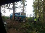 laka-bus-garuda-mas-di-hutan-blora_20170313_111121.jpg