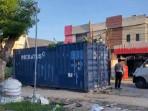 Kecelakaan Maut di Kendari: Kontainer Jatuh Menimpa Ibu dan Anak, 1 Tewas