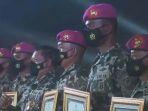 laksamana-tni-yudo-margono-berikan-piagam.jpg