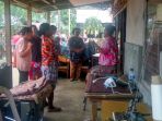 lansia-berdoa-sebelum-rumahnya-dieksekusi_20170717_114701.jpg
