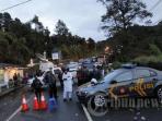 larangan-melintas-jalur-puncak-tahun-baru_20141223_163539.jpg
