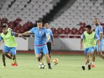 latihan-arema-jelang-melawan-persija_20180330_200619.jpg