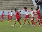 latihan-arema-malang-jelang-melawan-psis-semarang_20150327_214114.jpg