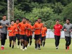 latihan-perdana-persija-jakarta_20200113_220258.jpg