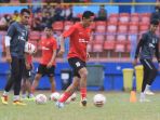 latihan-perdana-sriwijaya-fc-di-stadion-bumi-sriwijaya_20200903_151825.jpg