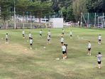 latihan-perdana-timnas-indonesia-di-lapangan-b-komplek-gbk.jpg