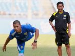 latihan-persib-bandung-jelang-final-piala-presiden-2015_20151018_013002.jpg