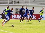 latihan-persib-bandung-jelang-lawan-mitra-kukar_20180809_152345.jpg