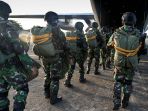 latihan-terjung-payung-tni-au-di-lanud-sultan-iskandar-muda_20220217_140326.jpg