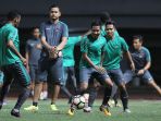 latihan-timnas-indonesia_20171002_232102.jpg