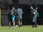 latihan-timnas-u23_20171114_214131.jpg