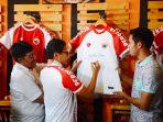 launching-toko-original-persija-jakarta_20170912_151818.jpg