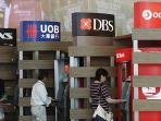 layanan-atm-sejumlah-bank-di-singapura_20160722_142158.jpg
