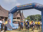 Baru Saja Lewati Kota Padang, Tim The Rising Tide yang Didukung Le Minerale sedang Menuju Kota Jambi