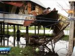 lebih-dari-50-rumah-porak-poranda-karena-puting-beliung_20161223_150608.jpg