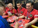 lee-chong-wei-tanda-tangan-manchester-united.jpg