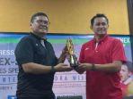 legenda-bulutangkis-indonesia-candra-wijaya-kanan-foto-bersama.jpg