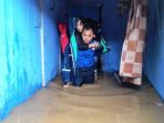 lela-40-mengalami-stroke-saat-banjir-melanda-rumahnya_20180205_183152.jpg