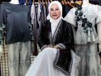 leny-rafael-siapkan-koleksi-trend-fashion-2018_20171220_110643.jpg