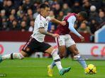 leon-bailey-kanan-mencetak-gol-pertama-timnya-di-bawah-tekanan-dari-bek-mu.jpg