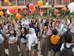 lepas-balon-usai-un-sman-1-palembang_20150416_141335.jpg