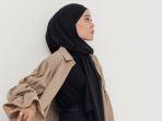 lesti-kejora-tampak-kenakan-baju-ihram-gendong-baby-l.jpg