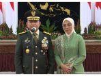 letjen-tni-dudung-abdurachman-dan-sang-istri.jpg