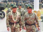 letjen-tni-muhammad-saleh-mustafa-kepada-mayjen-tni-mohamad-hasan.jpg
