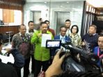 letjen-tni-pur-kiki-syahnakri-batik-hijau-dan-am-putut-prabantoro_20180208_064312.jpg