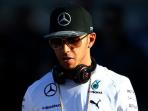 lewis-hamilton-jalansantai_20141102_004720.jpg