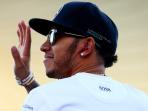 lewis-hamilton-sampingbelakang_20150420_140115.jpg