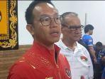 lexyndo-hakim-saat-diwawancarai-usai-meninjau-atlet-angkat-besi.jpg