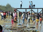 libur-lebaran-di-pantai-manggar-segara-sari_20150719_174631.jpg