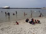libur-nasional-pantai-ancol-ramai_20210311_223523.jpg