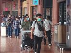 libur-panjang-pandemi-covid-19-soetta-padat-penumpang_20201028_153145.jpg
