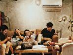 liburan-bersama-teman-teman.jpg