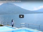 liburan-seru-berenang-di-danau-ranau-lampung_20180201_165916.jpg