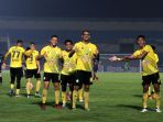 liga-1-arema-fc-petik-kemenangan-2-1-atas-barito-putera_20211201_201409.jpg