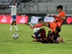liga-1-borneo-fc-kalah-0-1-dari-persib-bandung_20220120_200430.jpg