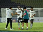 liga-1-dewa-united-vs-persib-bandung_20221215_003649.jpg