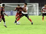 liga-1-madura-united-batal-menang-lawan-10-pemain-borneo-fc_20211215_173951.jpg