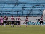 liga-1-madura-united-kalah-1-2-dari-persita-tangerang_20211106_183457.jpg
