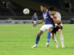 liga-1-madura-united-vs-persib-bandung-skor-0-1_20211205_202850.jpg