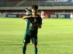 liga-1-persebaya-surabaya-bantai-persita-tangerang-4-0_20211125_063600.jpg